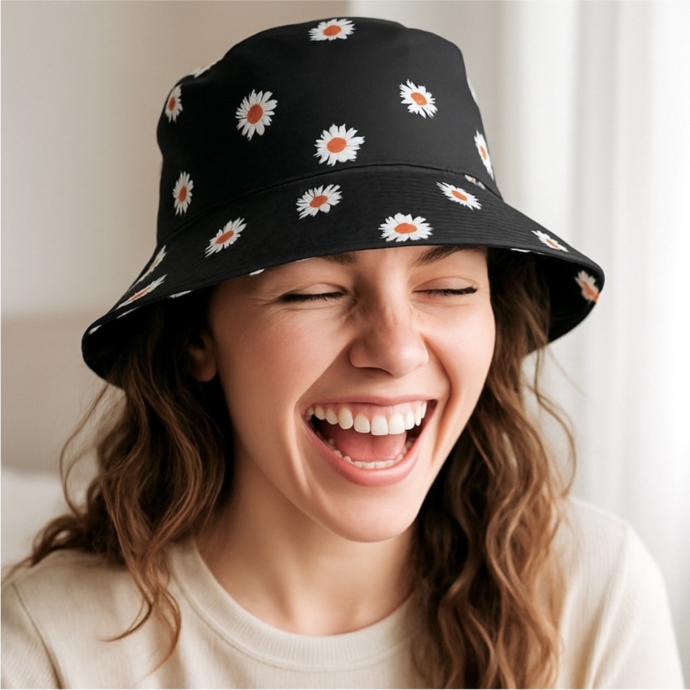 Alice + Olivia | OS Daisy Print Black Bucket Hat *Not worn